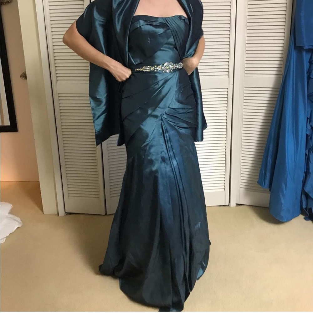 Gorgeous gown! Photos don’t do it justice.